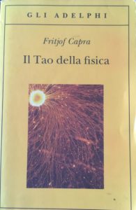 Scopri di più sull'articolo Il Tao della fisica di Fritjof Capra